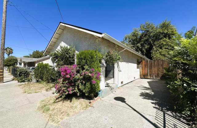 Charming 3-Bedroom Home with Spacious Yard Gallery 3