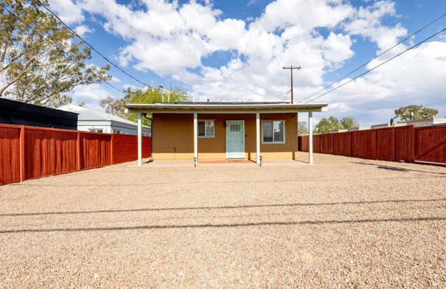 2 Bedroom 2 Bathroom CORNER LOT!! SOLAR PANELS!! photos photos