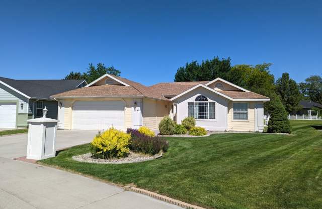 Park Like Setting photos photos