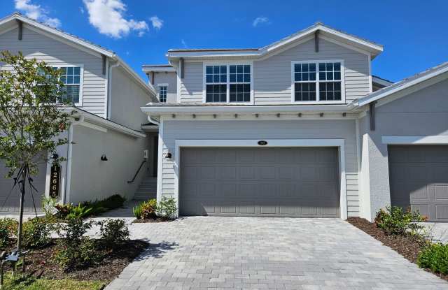 Seasonal Short-Term 3 Bedroom 2 Bathroom Coach Home in Wellen Golf & Country Club! photos photos