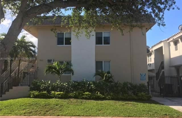 960 Biarritz Dr photos photos