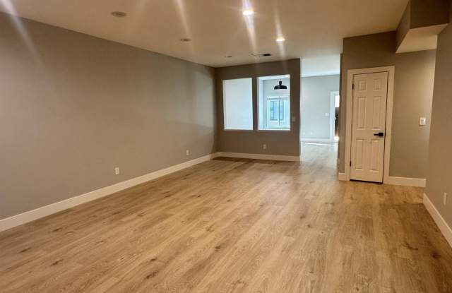 978 La Mesa Ter Gallery 2
