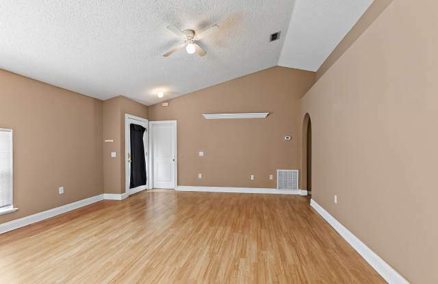 Spacious 3/2 in Arlington Gallery 4