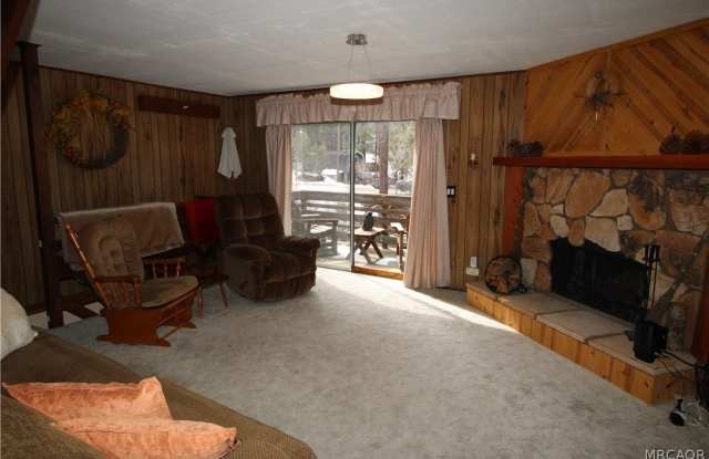 323 Hilltop Lane Gallery 4