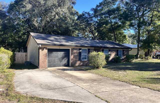 426 Larkspur Court - 426 Larkspur Court, Niceville, FL 32578