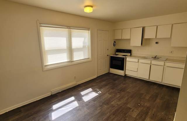 8127 West Thurston Avenue - 1 photos photos