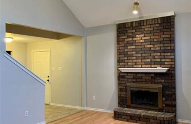 2028 Greenview Drive Gallery 2