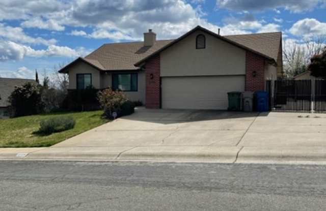 $300 Move in Special ~ 3 Bedroom Located in Country Heights Subdivision! photos photos