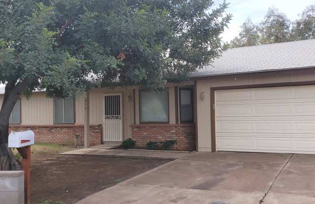 836 N 60th Ave - 836 North 60th Avenue, Phoenix, AZ 85043