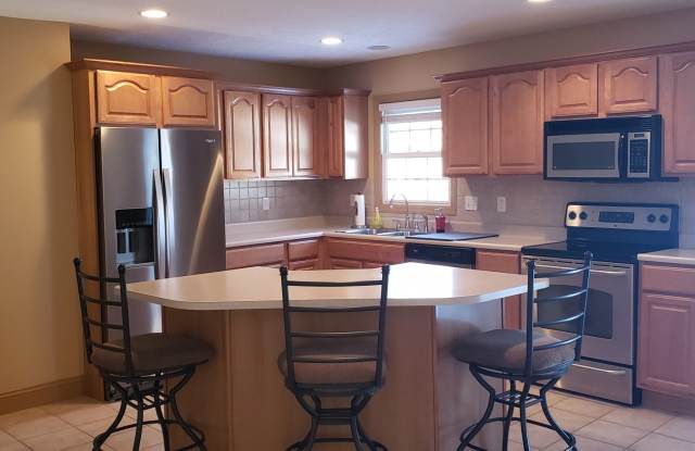 3 bed/2 half bath 2 Full bath Townhouse in Morgantown - Close to Interstate 68 - Available 10/23/2026 Gallery 3
