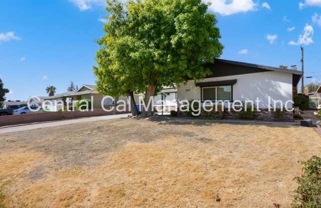 3 Bedroom/2 Bath Home with Solar - $2050 per month! Gallery 4