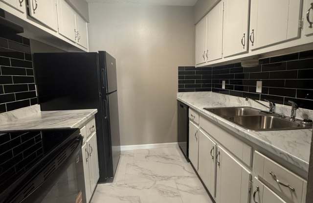 2 bedroom/1 bathroom Gallery 1