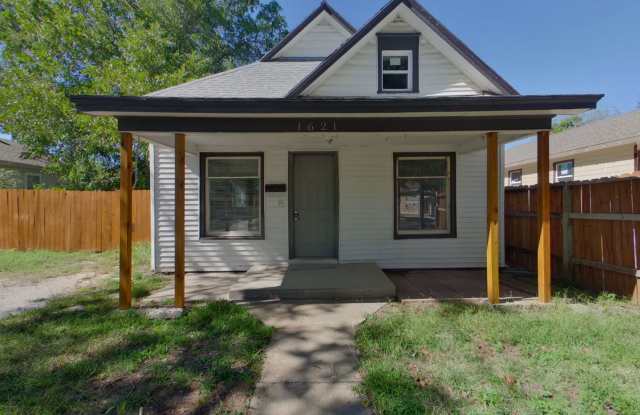 Remodeled 3 Bedroom Home $1,295.00 - 1621 S Waco Gallery 1