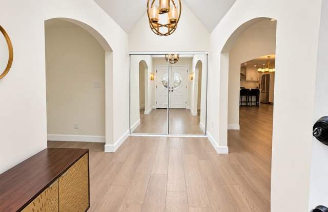 Beautifully Remodeled Gated West Hills Home with Spacious Yard Gallery 4