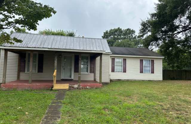 3 bed 2 bed house in Henrico! Big yard, laundry, shed, hardwoods photos photos