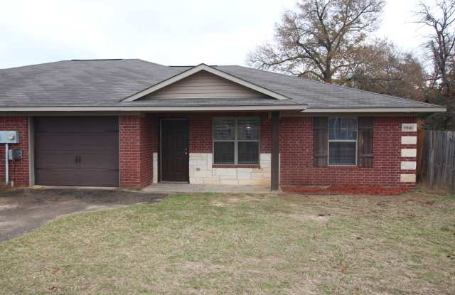 Coming Soon! 3 Bedroom Duplex for Rent in Lindale! photos photos