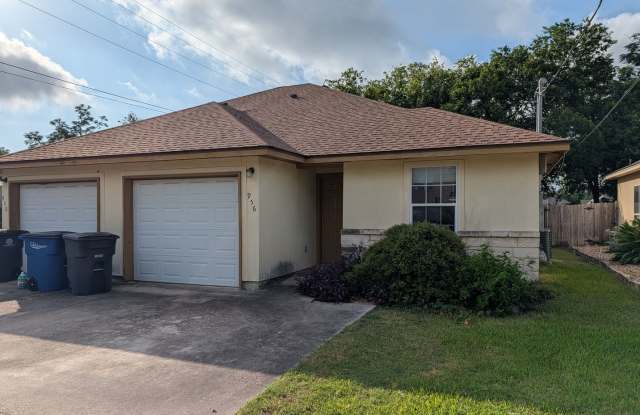 Great Location with Easy Access to HWY 46 & IH 35 / Fridge Included / Covered Back Patio / CISD photos photos
