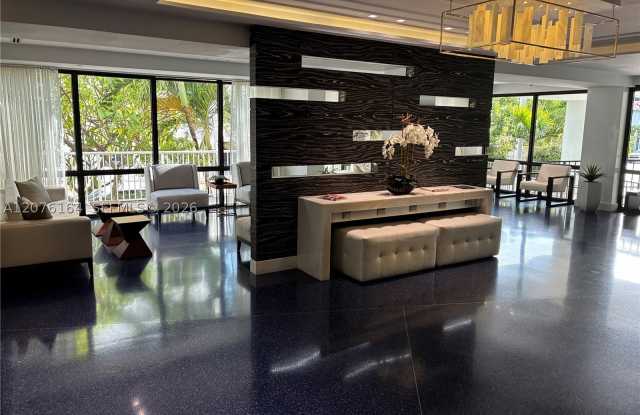 4301 Collins Ave Gallery 2