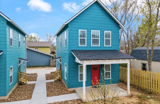 Cottage close to downtown and U of A. photos photos