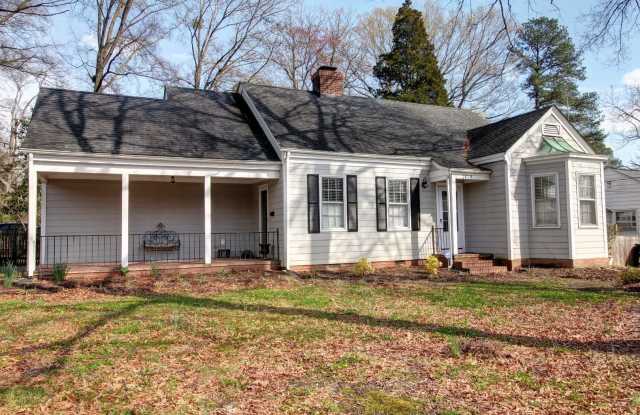 Available June 13, 2024! Beautiful 2bd/1ba Home Near Northgate Park in Durham's Colonial Village! - 2614 North Roxboro Street, Durham, NC 27704