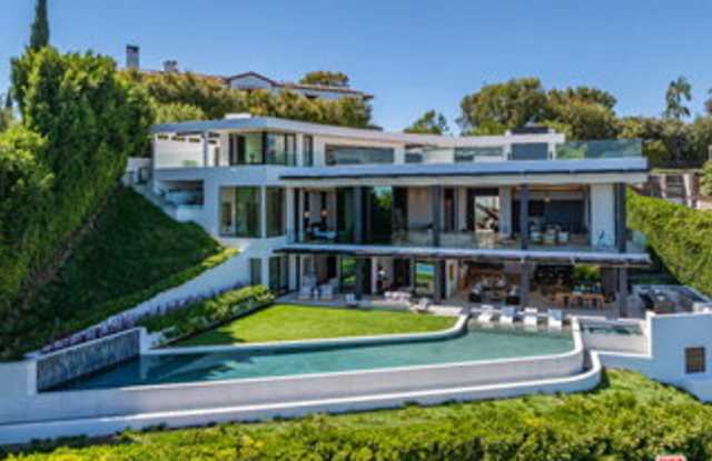 9364 Beverlycrest Drive Gallery 2