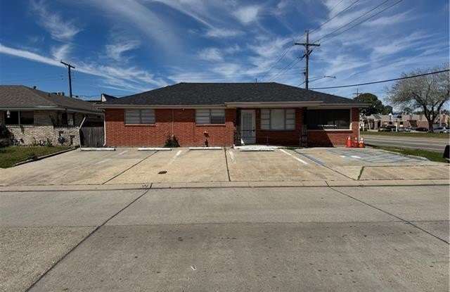 2524 VERONICA Drive - 2524 Veronica Drive, Chalmette, LA 70043