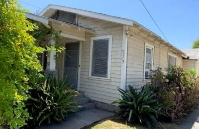 213 S Michigan Avenue - 213 South Michigan Avenue, Pasadena, CA 91106