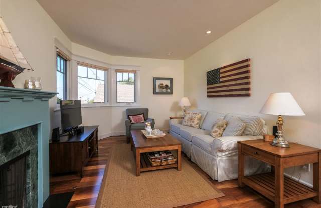3779 Sea Otter House Gallery 4