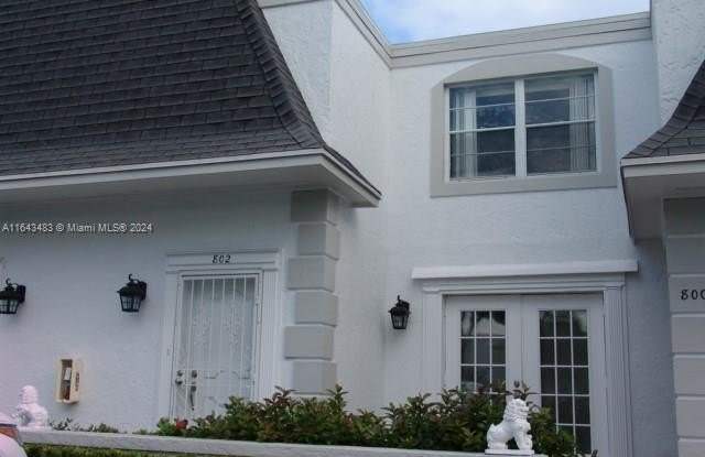 802 NE 27th Ave - 802 Northeast 27th Avenue, Hallandale Beach, FL 33009