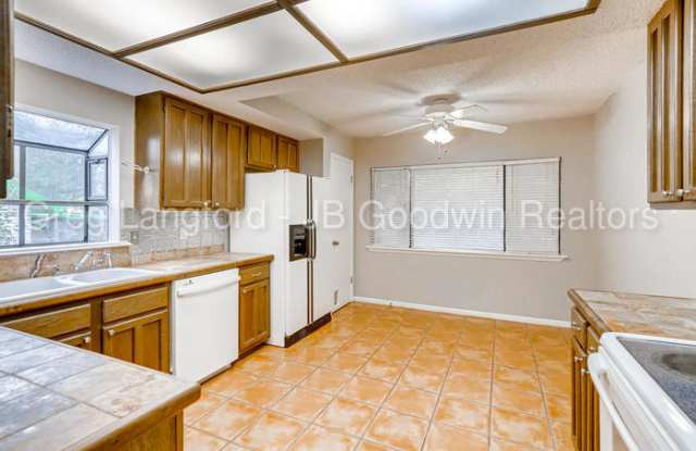 16642 Willow Run Street Gallery 4