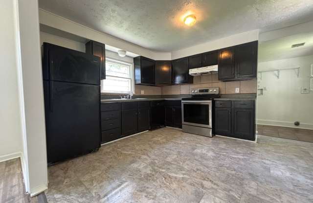 Rent this Beautiful 4 bedroom 2 bath House!!! Gallery 4