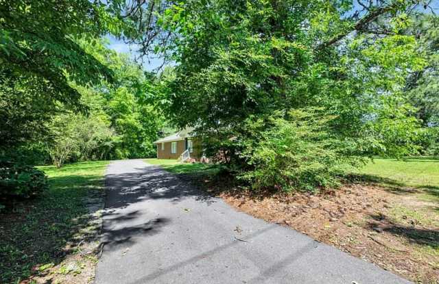 4 bedroom 2 Bath - Available Now on Main Ave SW photos photos