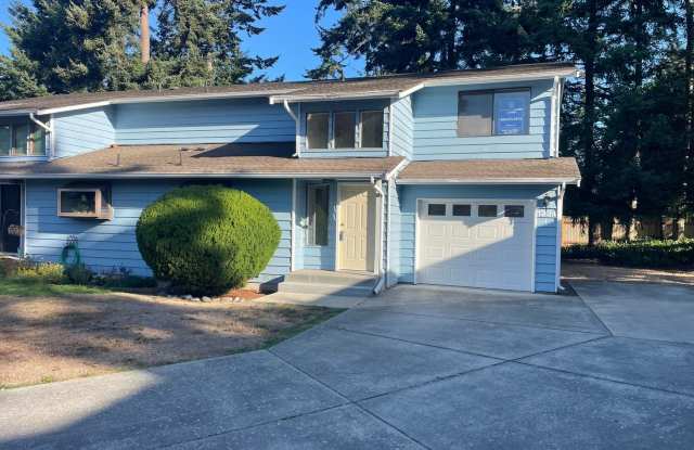 ***PENDING APPLICATION***Charming Condo in the Heart of Oak Harbor! Now offering $500 MOVE IN CREDIT! - 1234 Northwest Lanyard Loop, Oak Harbor, WA 98277
