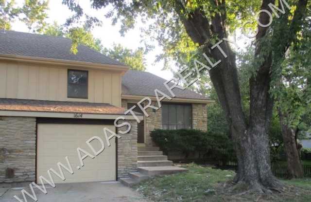 Beautiful Duplex in Olathe-Available in JULY!! photos photos