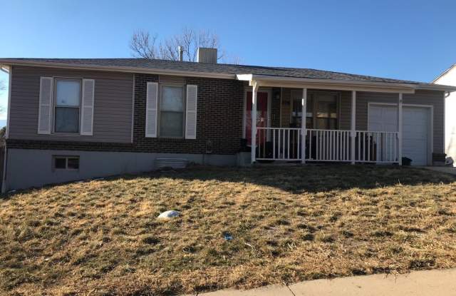 Great 5 bedroom ranch style home close to everything! photos photos