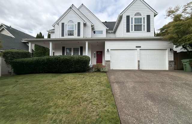 Tualatin 3 Bedroom  with Den + Bonus Room 2.5 Bath Home!  Close to Legacy Hospital.  Has A/C, Includes Lawncare! Gallery 1