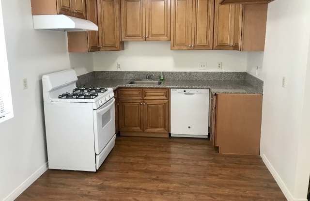 16132 Parkside Ln Gallery 2