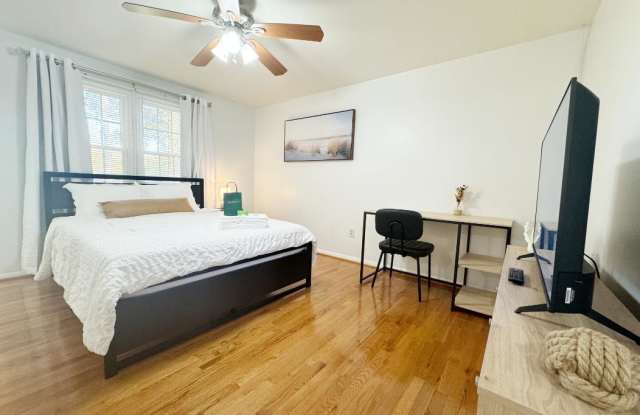 7924 Freehollow Dr - 7924 Freehollow Drive, Annandale, VA 22042