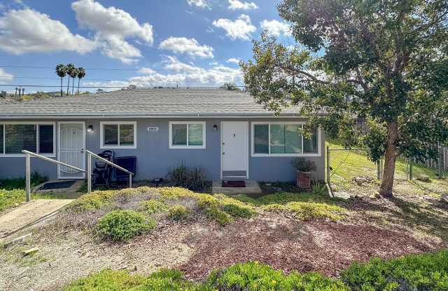 CUTE CONDO IN A DUPLEX W/ LARGE BACKYARD AVAILABLE FOR RENT! photos photos