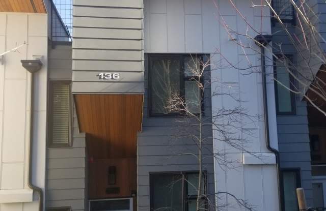 Spacious and modern townhome in Downtown Bellevue Gallery 3