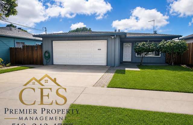 3 bedroom 2 bathroom  Sunny Updated home Near Community Park Gallery 3