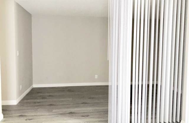 8614 Woodley Avenue Gallery 4