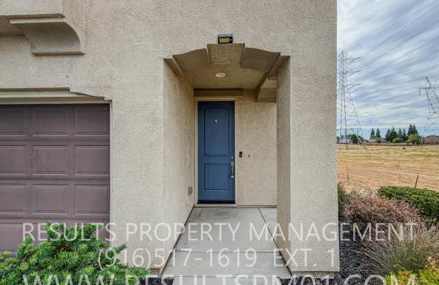 Beautiful and Spacious 5 Bed w Loft Home Gallery 3