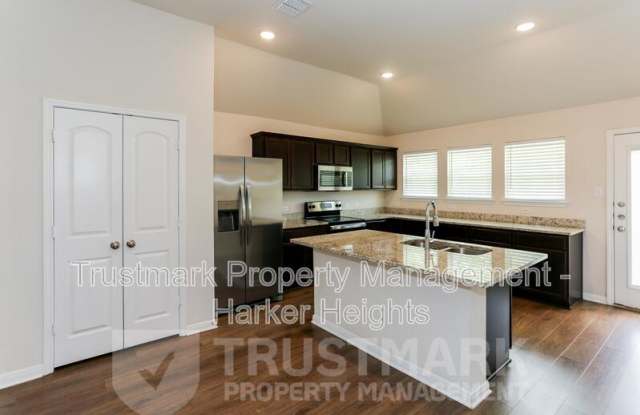 3050 Dade Loop Gallery 4