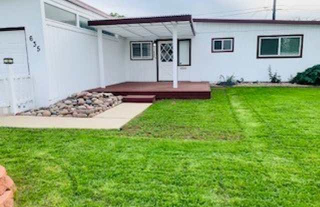 Renovated 3+3 with extremely large family room and spacious rooms and Air conditioning - 635 West Renette Avenue, El Cajon, CA 92020 Renovated 3+3 with extremely large family room and spacious rooms and Air conditioning - 635 West Renette Avenue, El Cajon, CA 92020