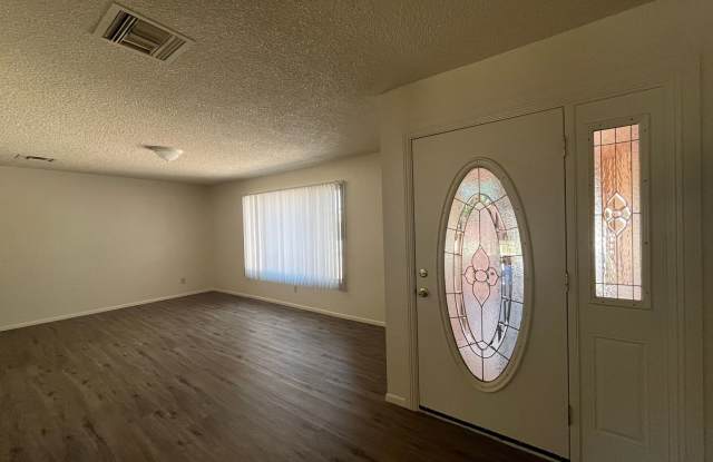 Spacious 3 bedroom with den. photos photos