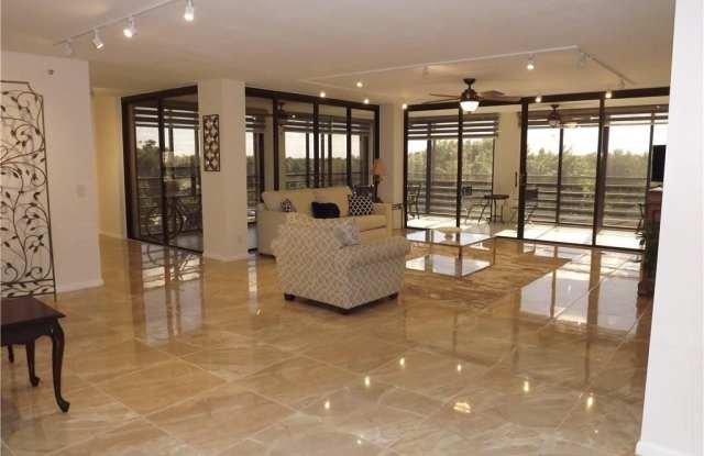 7568 Regency Lake Dr Gallery 3