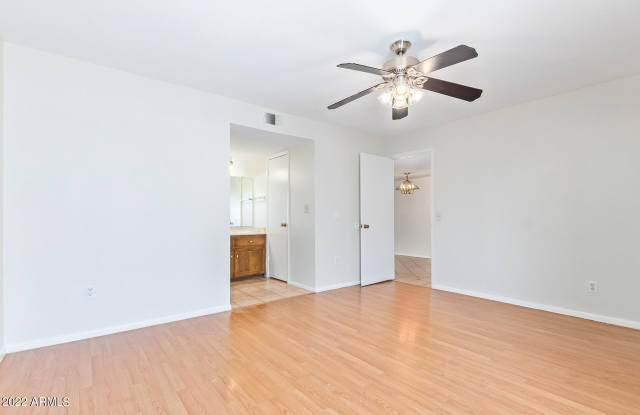 1927 E Hampton Ave photos photos