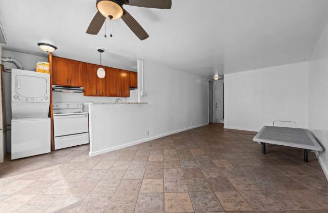 Pet-Friendly Makiki Rental at The Camelot | Pool, Fitness Center, Cable, Water & Sewer Included! Gallery 1