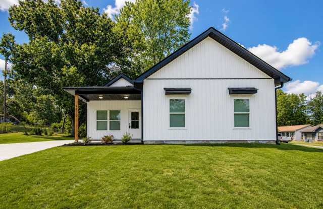 Inviting Home with Bright Interiors & Ceiling Fans Throughout - Comfortable Rental with Everyday Essentials! photos photos